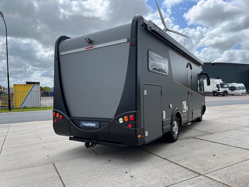 andere-achterkant-gewrapte-camper